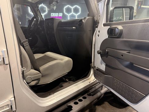 Used 2009 Jeep Wrangler Unlimited X AWD/4WD image 12