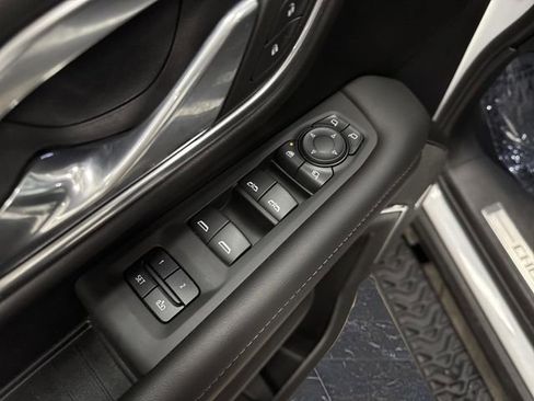 Used 2023 Chevrolet Suburban Z71 w/ Luxury Package image 30