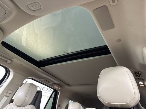 Certified 2023 Lincoln Navigator Reserve AWD/4WD image 5