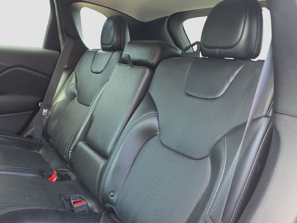 Used 2019 Jeep Cherokee Limited AWD/4WD image 12