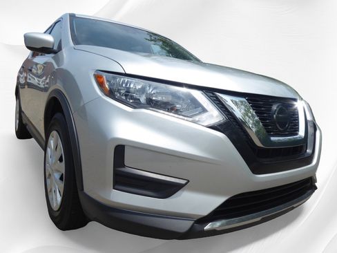 Used 2020 Nissan Rogue S image 3