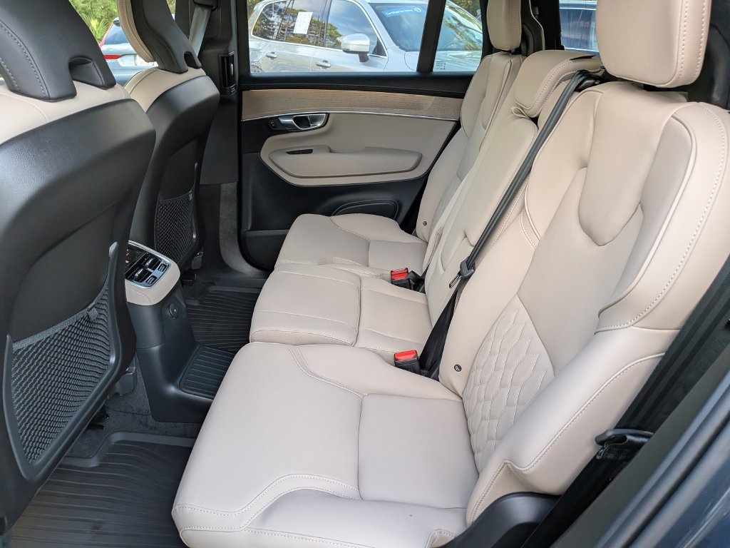 New 2026 Volvo XC90 T8 Plus w/ Protection Package Premier AWD/4WD image 14