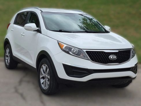 Used 2015 Kia Sportage LX FWD image 2