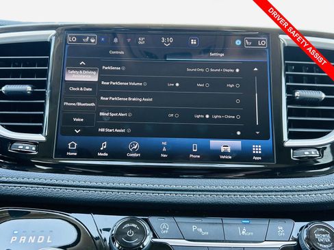 Used 2023 Chrysler Pacifica Touring-L w/ Uconnect Theater Family Group image 11