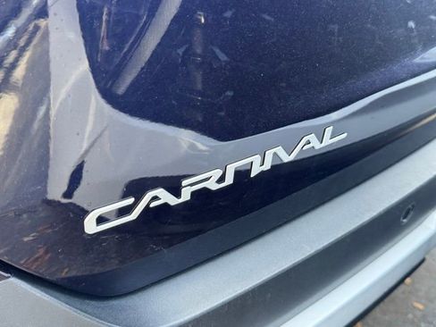 Certified 2025 Kia Carnival LXS image 3