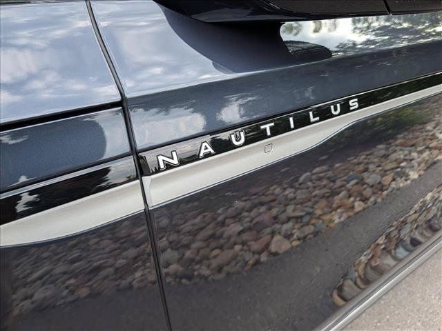 Used 2024 Lincoln Nautilus Reserve w/ Equipment Group 202A AWD/4WD image 10