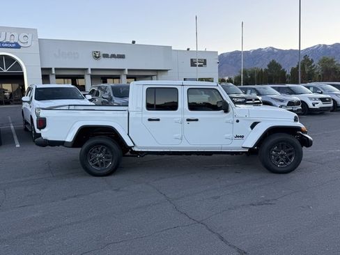 New 2025 Jeep Gladiator Sport image 5