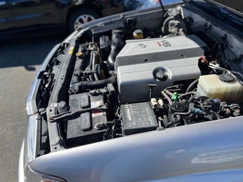 Used 2002 Toyota Land Cruiser Base AWD 4dr SUV image 28