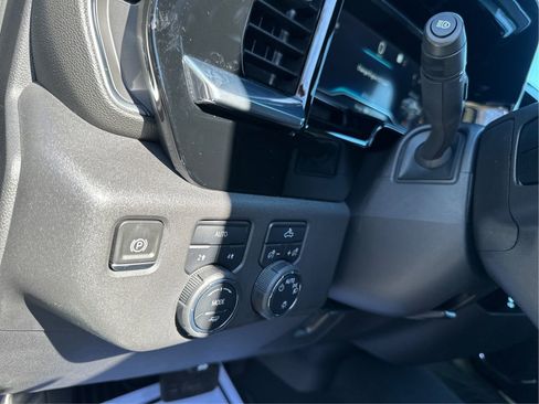 Used 2023 Chevrolet Silverado 1500 LT AWD/4WD image 18