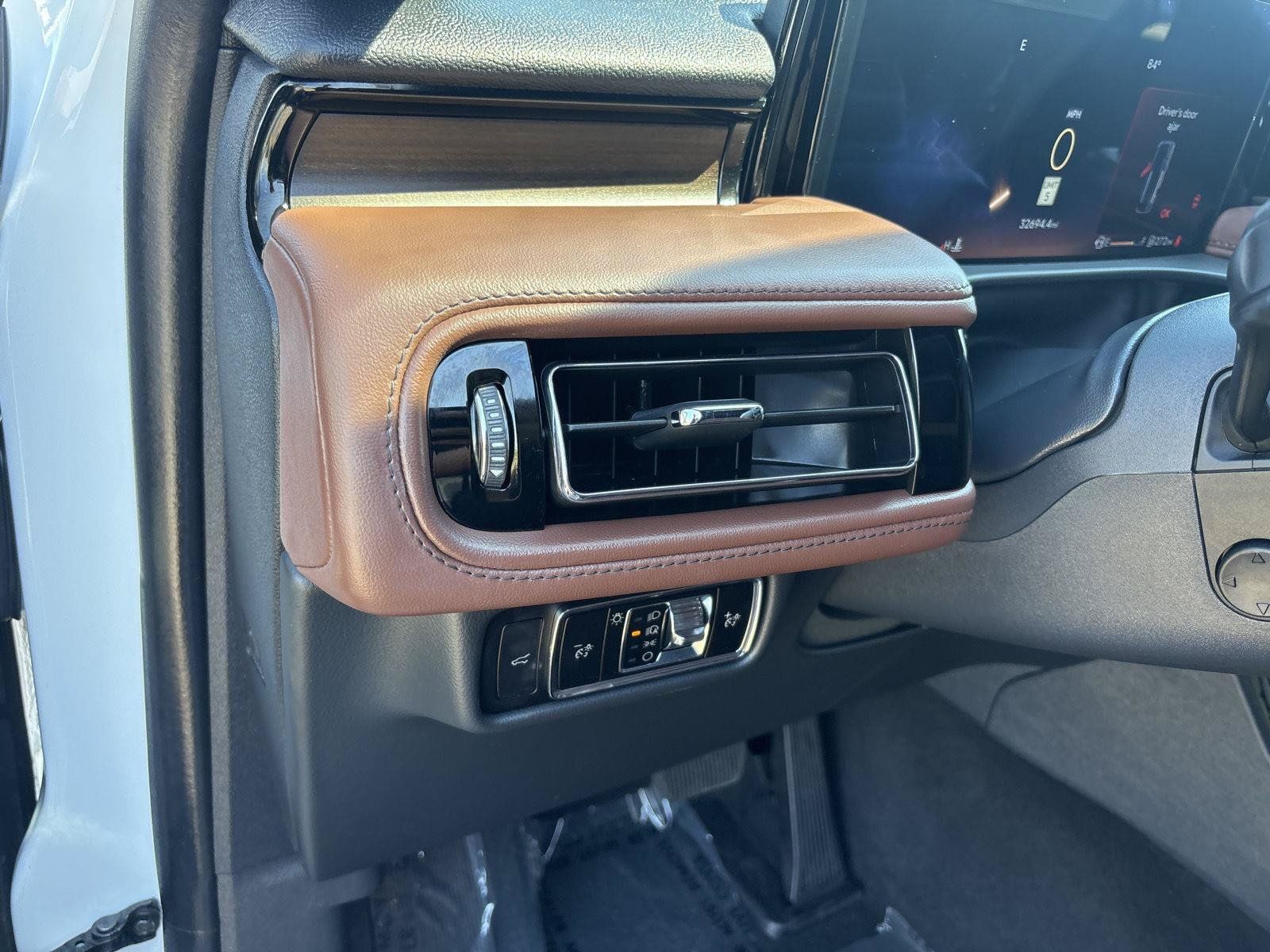 Used 2025 Lincoln Aviator Reserve w/ Luxury Package RWD image 28