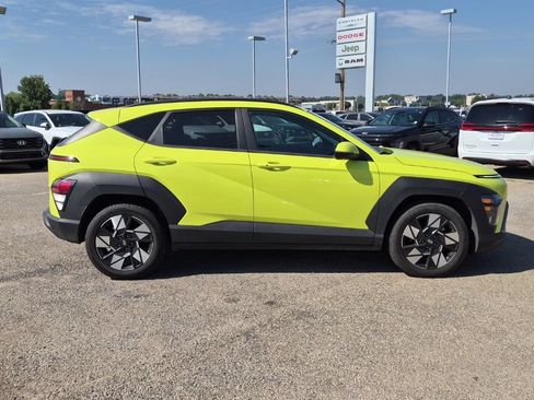 Used 2025 Hyundai Kona SEL FWD image 2