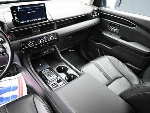 Certified 2024 Honda Pilot Touring image 10