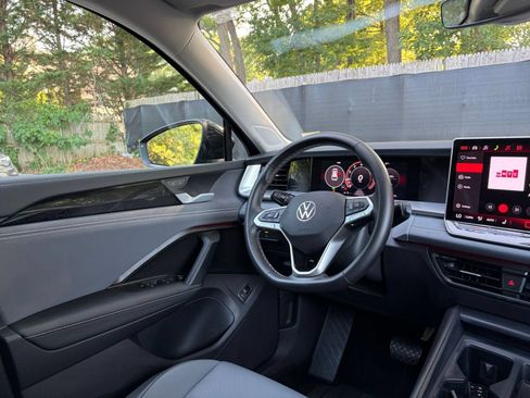 Used 2026 Volkswagen Tiguan SE AWD/4WD image 36