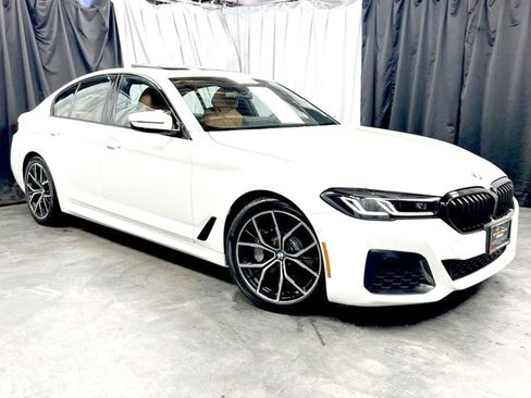 Used 2022 BMW 530i xDrive Msport Pkg w/ M Sport Package image 3