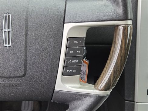 Used 2009 Lincoln MKX AWD image 18