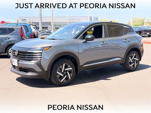 Used 2025 Nissan Kicks SV w/ Illumination Package FWD image 1