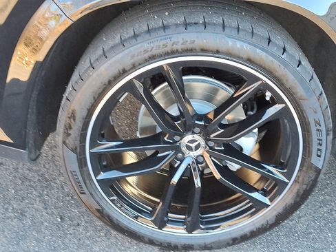 Used 2025 Mercedes-Benz GLS 580 4MATIC image 12