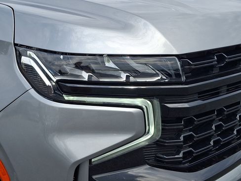 Used 2023 Chevrolet Tahoe Z71 w/ Luxury Package AWD/4WD image 9