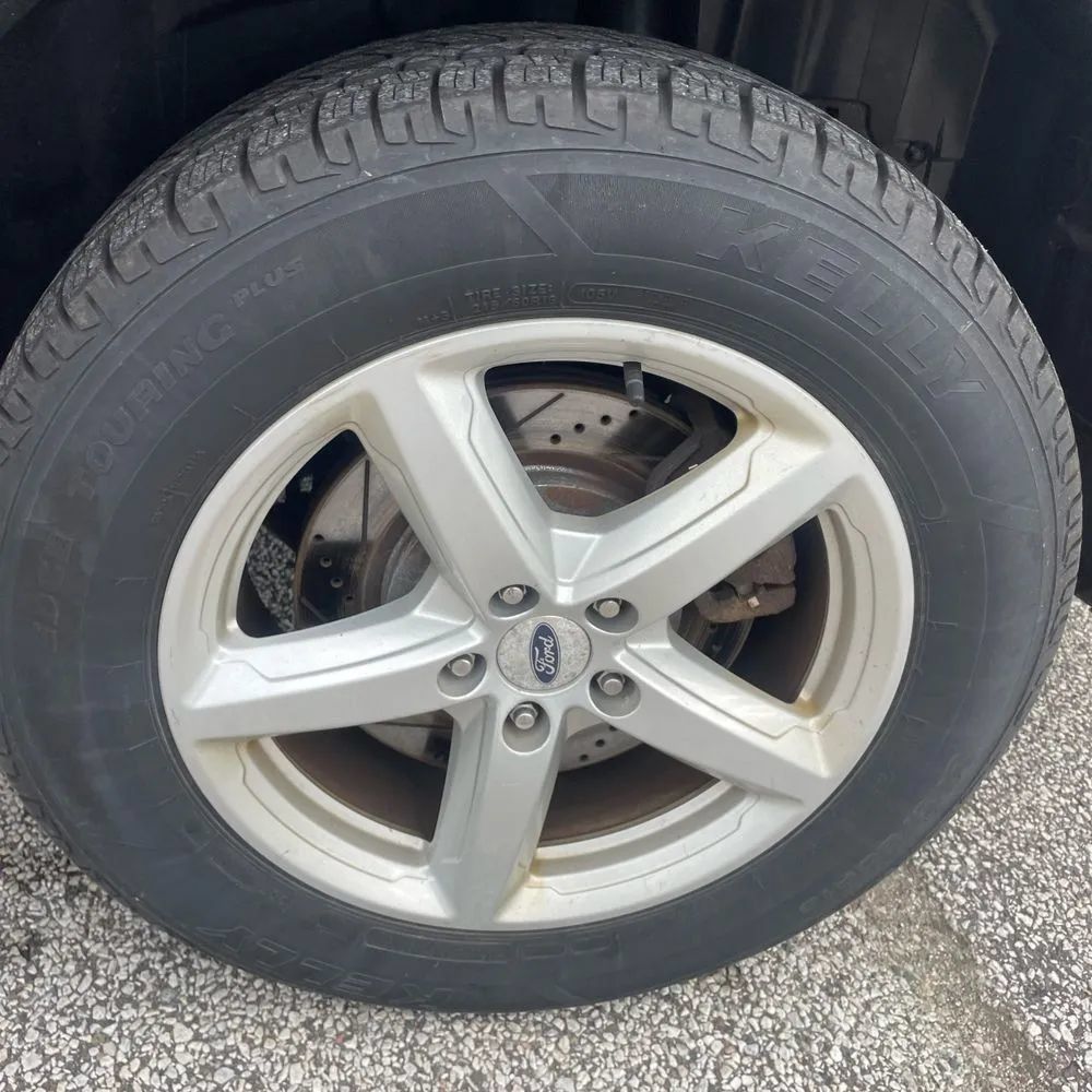 Used 2017 Ford Explorer XLT w/ Equipment Group 202A AWD/4WD image 18