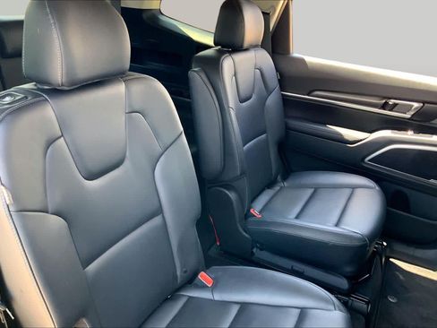 Certified 2025 Kia Telluride S FWD image 18