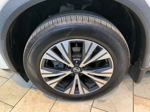 Used 2021 Nissan Rogue SV w/ Premium Package image 13