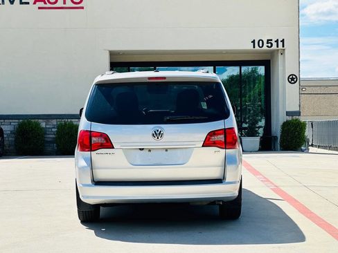 Used 2012 Volkswagen Routan SE image 7
