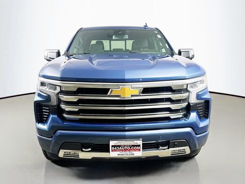 Used 2024 Chevrolet Silverado 1500 High Country w/ Z71 Off-Road Package AWD/4WD image 2