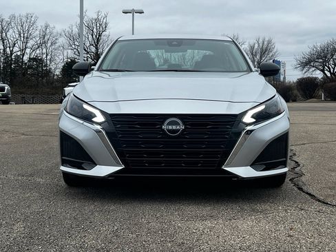 Used 2024 Nissan Altima 2.5 SV image 3