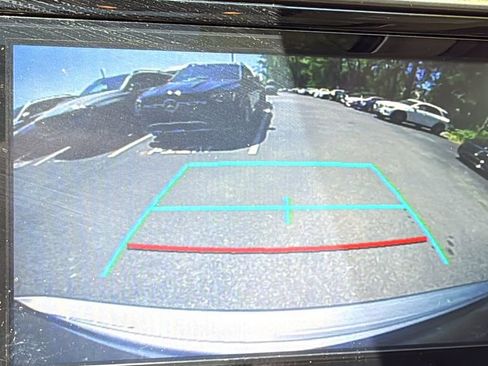 Used 2020 Toyota Highlander XLE image 31