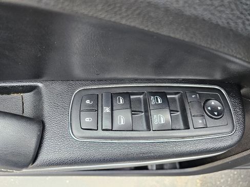 Used 2019 Chrysler 300 S image 5