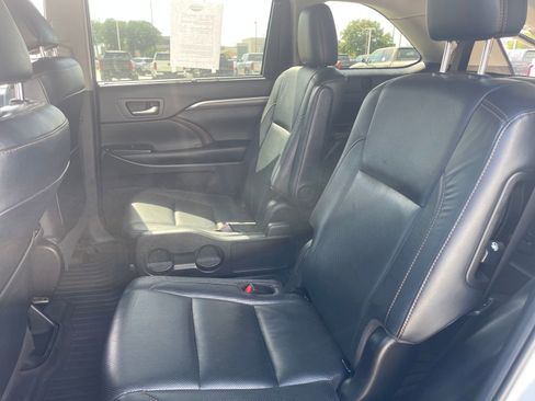 Used 2019 Toyota Highlander Limited FWD image 21