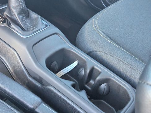 Used 2025 Jeep Wrangler Sport image 21