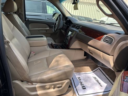 Used 2011 Chevrolet Tahoe LTZ image 7