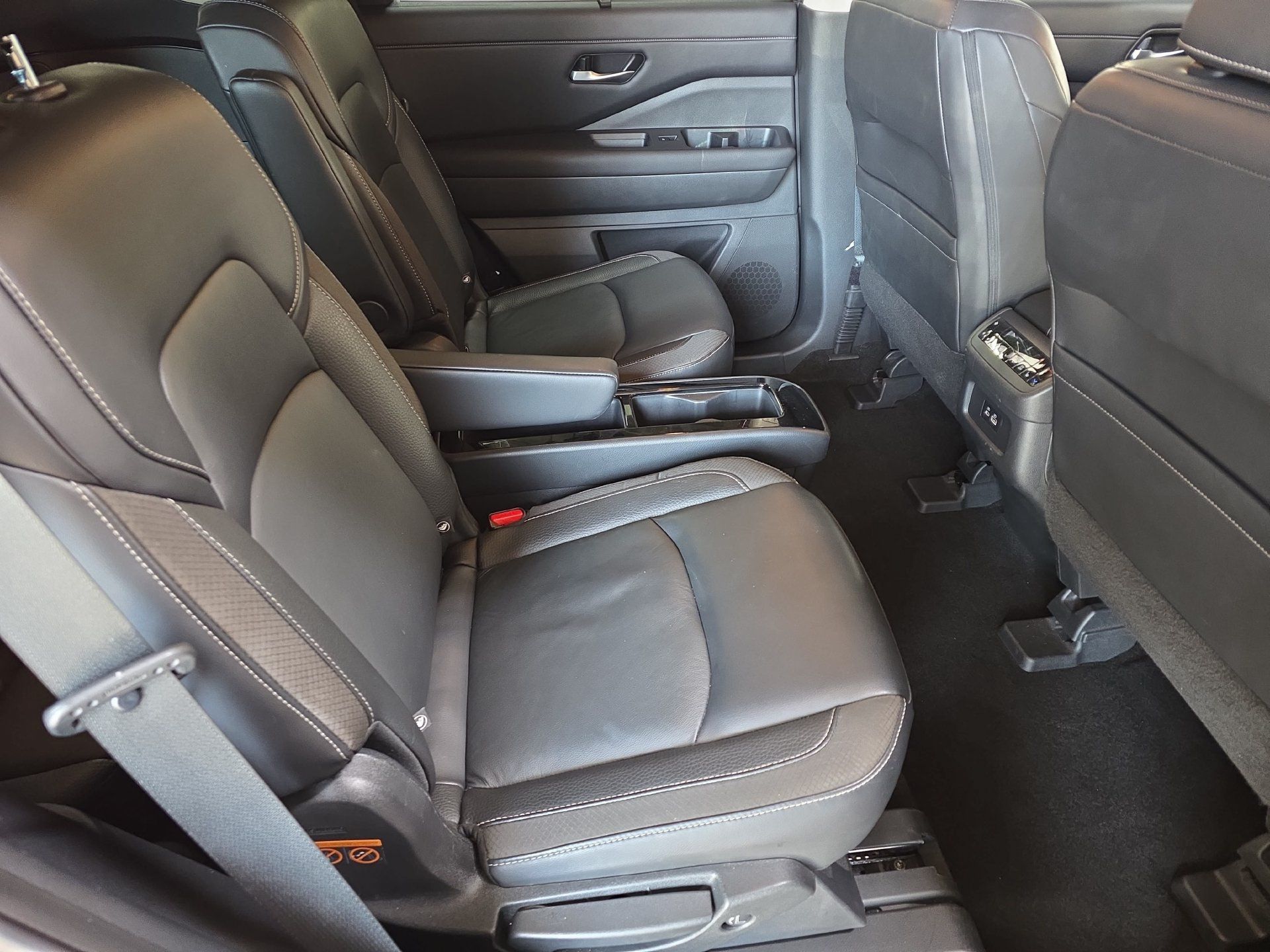Used 2023 Nissan Pathfinder SL w/ SL Premium Package AWD/4WD image 11
