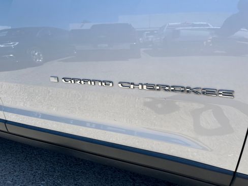 Used 2022 Jeep Grand Cherokee L Limited RWD image 31