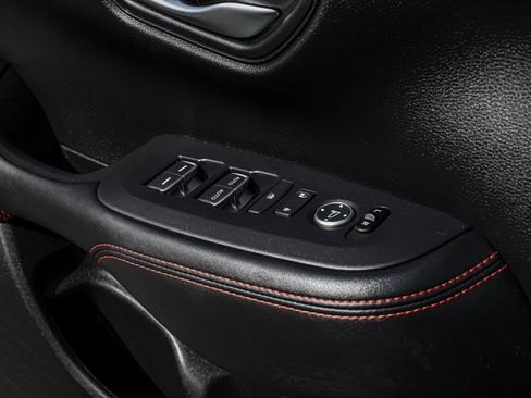 Used 2025 Honda HR-V Sport image 12