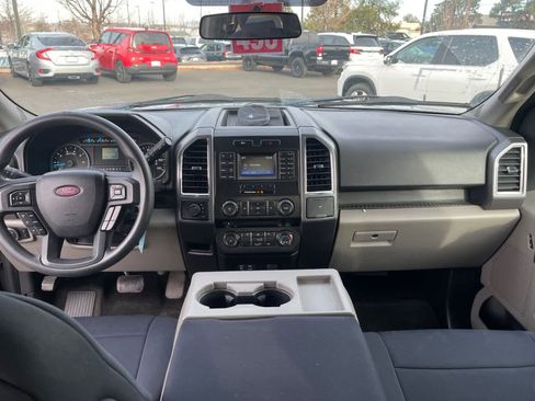 Used 2015 Ford F150 XLT image 3