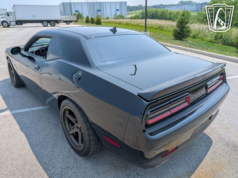 Used 2016 Dodge Challenger R/T Scat Pack w/ Leather Interior Group image 8