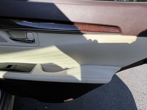 Used 2018 Lexus ES 350 w/ Luxury Package w/Wood Trim FWD image 39