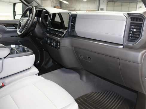 Used 2025 Chevrolet Silverado 2500 LT w/ Convenience Package image 17