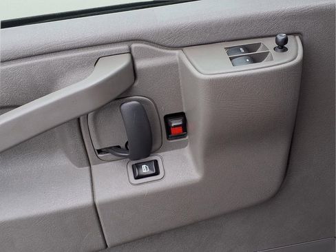 Used 2024 GMC Savana 2500 w/ Driver Convenience Package RWD image 18