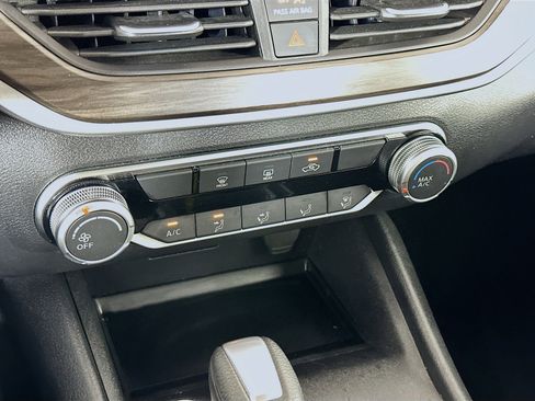 Used 2025 Nissan Altima 2.5 SV image 22