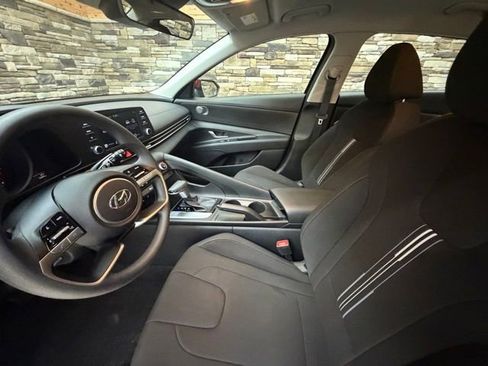 Used 2023 Hyundai Elantra SEL FWD image 9