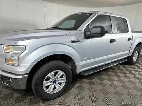 Used 2015 Ford F150 XL w/ Equipment Group 101A Mid AWD/4WD image 6