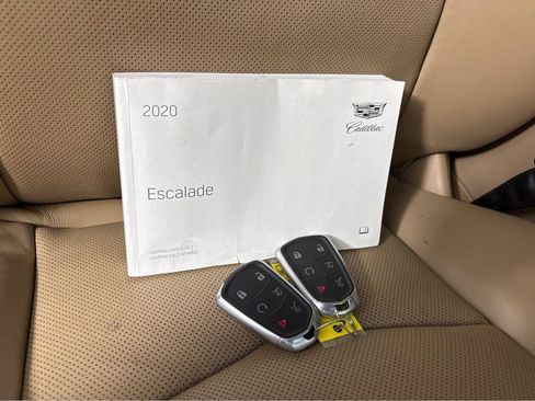 Used 2020 Cadillac Escalade Platinum image 38