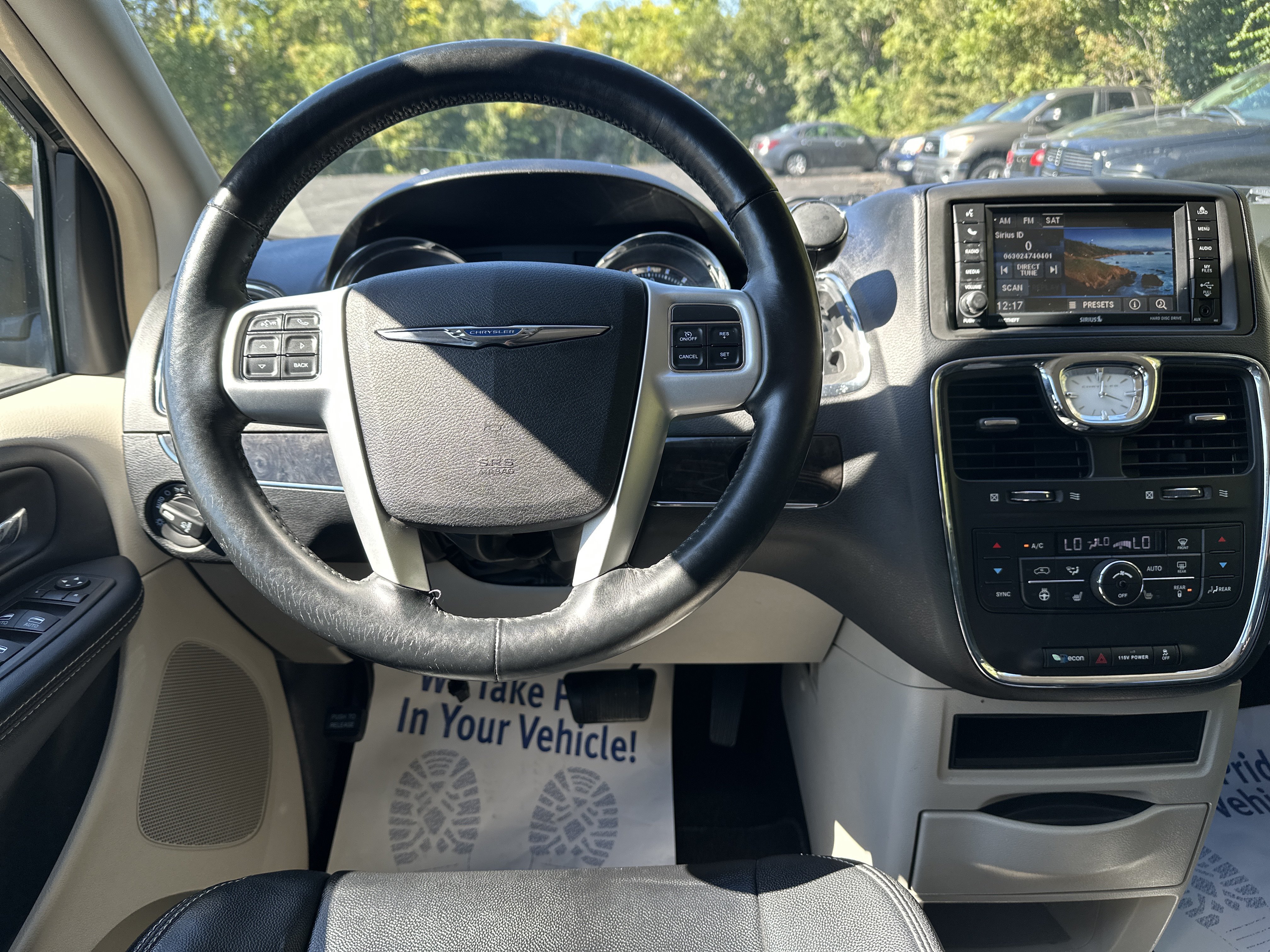 Used 2015 Chrysler Town & Country Touring w/ Driver Convenience Group FWD image 22