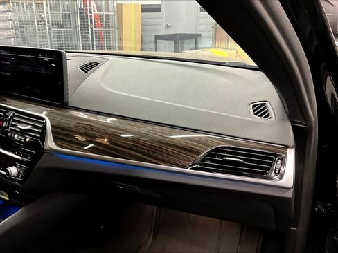 Used 2021 BMW 530e image 18