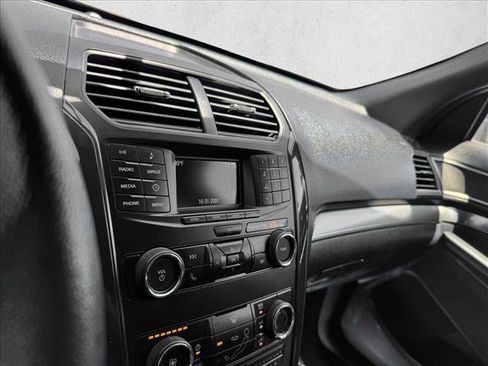 Used 2019 Ford Explorer XLT FWD image 14