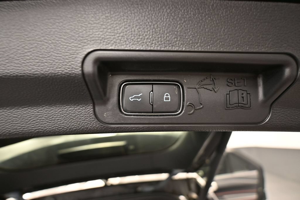 Used 2023 Ford Explorer ST-Line AWD/4WD image 38