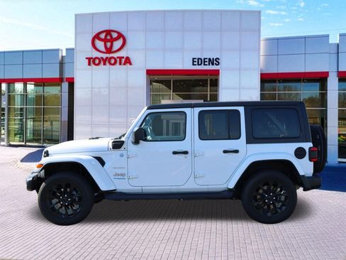 Used 2022 Jeep Wrangler Unlimited Sahara w/ Cold Weather Group AWD/4WD image 8